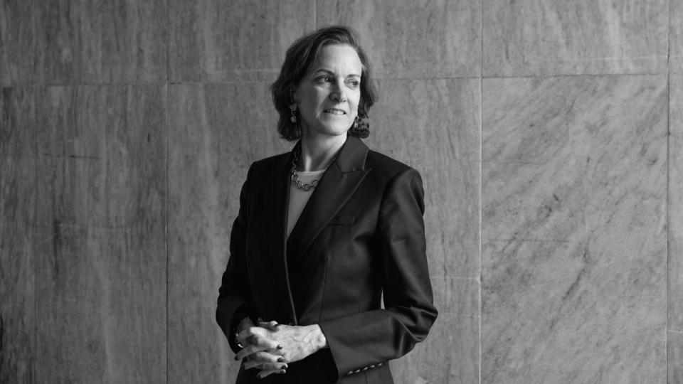 Anne Applebaum er historiker, forfatter og skribent ved magasinet The Atlantic. Hun er en toneangivende stemme i den internationale debat om demokrati og autoritære regimer. Hun står bag flere prisbelønnede bøger og har bl.a. modtaget Pulitzer-prisen.
