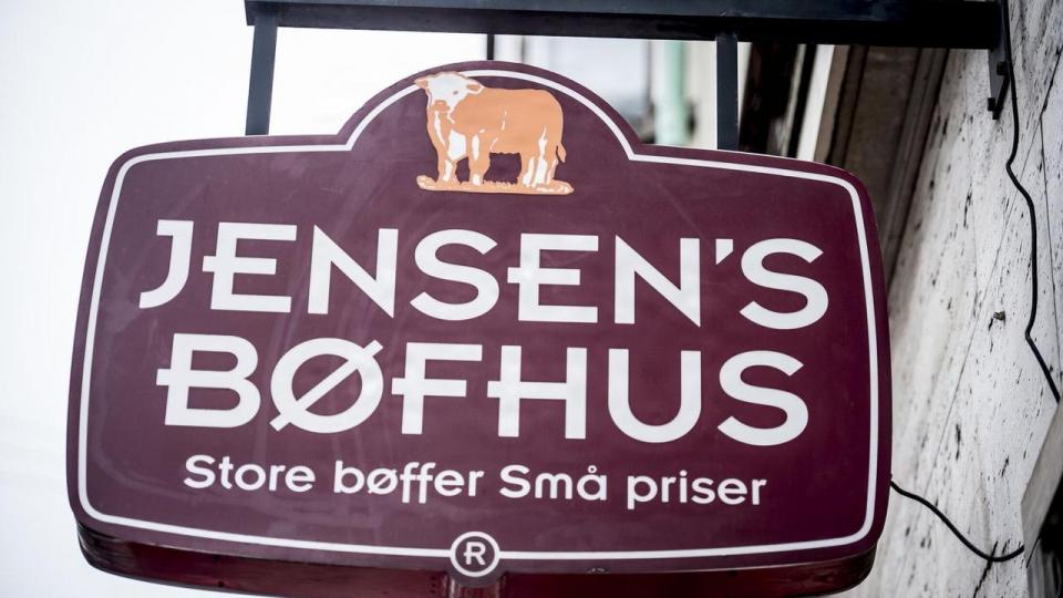 Jensens Bøfhus gik fra at være en af Danmarks mest populære restaurantkæder til flere år med milliontab. I slutningen af 2025 blev de sidste danske restauranter solgt til konkurrenten Bone’s