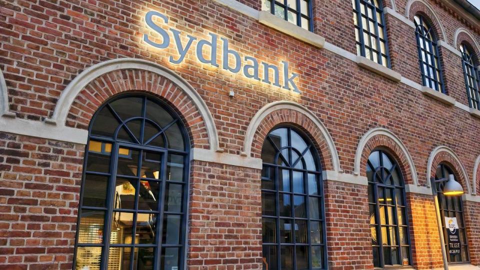 Sydbank er en af de større danske banker, som efter fusionen med Arbejdernes Landsbank og Vestjysk Bank til AL Sydbank planlagde at nedlægge en række filialer.