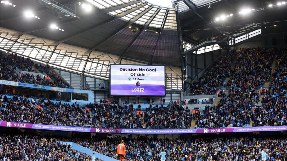 Manchester City oplever stor succes på fodboldbanen, men klubben kan stå over for enorme sanktioner, idet den er blevet kendt skyldig i en stor sag om urigtige oplysninger om økonomien.
