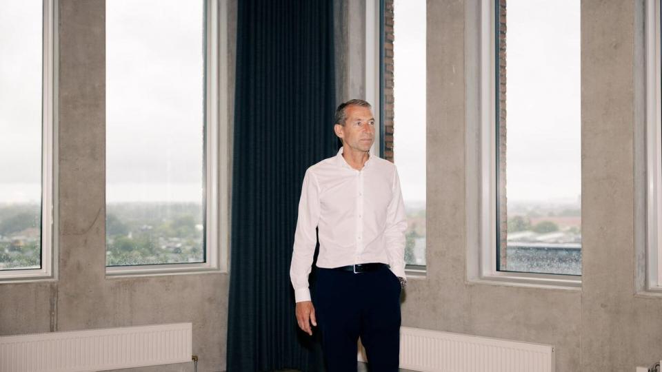 Frank Mortensen er viceadm. direktør i Arbejdernes Landsbank, som om kort tid kan fusionere med Sydbank.