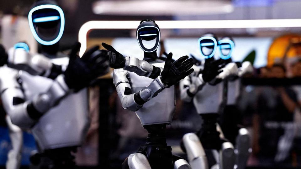 De humanoide robotter har især et potentiale på arbejdspladser, der er indrettet til mennesker, skriver Claus Holm. 