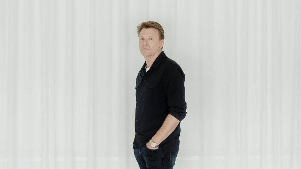 Sædvanligt betaler DK Company deres leverandører i dollar, men som usikkerheden omkring den amerikanske valuta stiger, vil direktør Jens Poulsen undersøge, om selskabet kan skrue ned for brugen af dollar.
