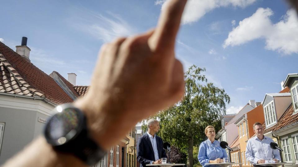 Der er ikke længere plads til spørgsmål om momsreduktion i Socialdemokratiet. Al saglig kritik affejes som vås: “Hvis mennesket kan flyve til månen, så kan vi for fanden da også have differentieret moms i Danmark,” slog Mette Frederiksen fast på årets sommermøde i partiet.