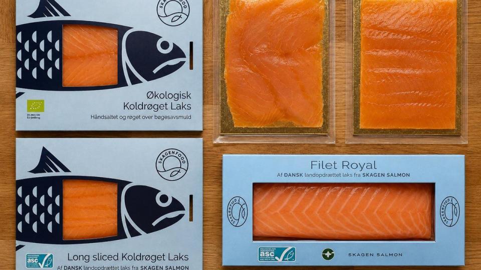 Netto, Bilka og Føtex har taget Skagenfoods serie af røget laks ind i sortimentet til 49 kr. for 130 g. I to af de tre tilfælde får man meget for pengene, mens den tredje variant ikke imponerer.