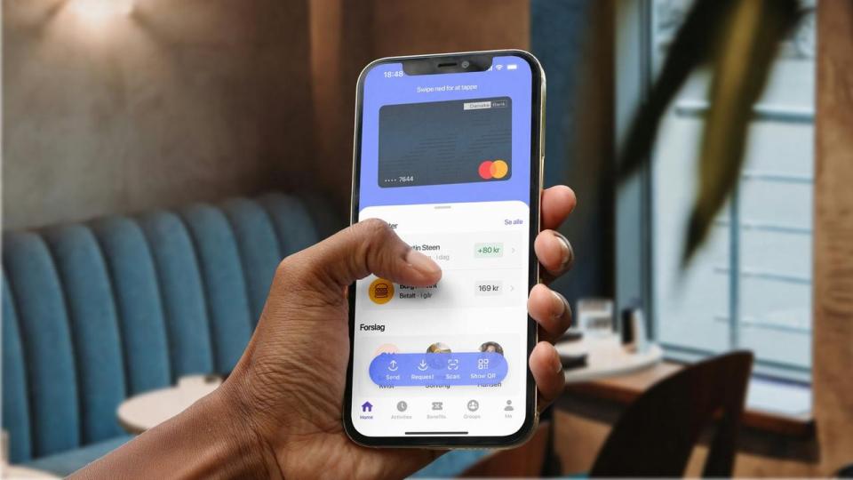 Fra i dag kan 700.000 danskere køre deres MobilePay-app hen over betalingsterminalen, når der handles i butikker