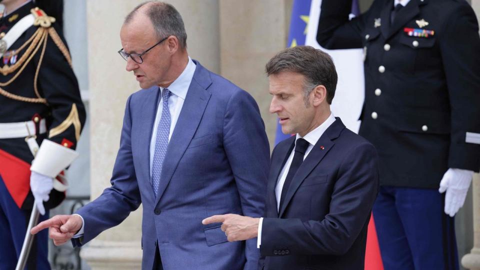Friedrich Merz og Emmanuel Macron. Nye nøgletal peger i retning af recession i Tyskland og Frankrig, Europas to største økonomier.