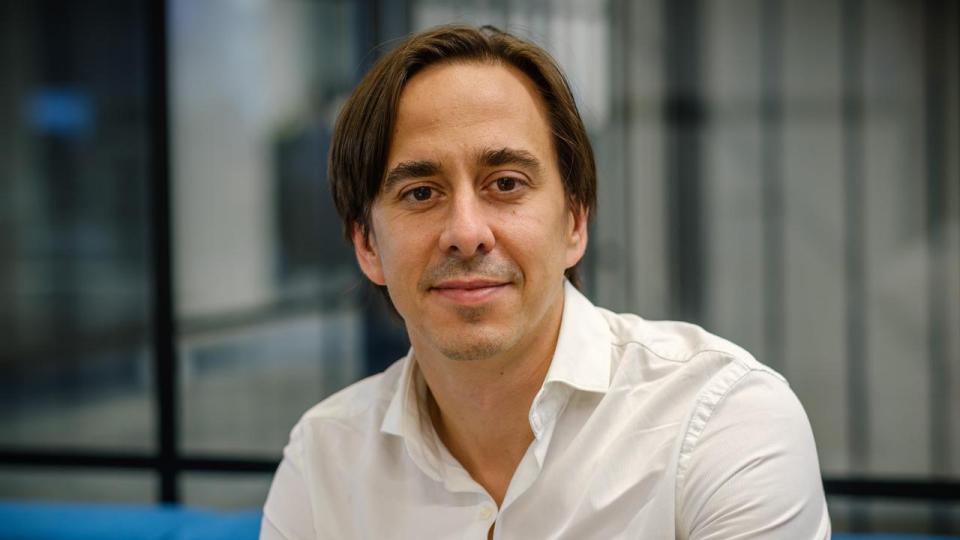 David Tirado er kommerciel direktør i udfordrerbanken Revolut, der er en milliardforretning – også på overskud. Men Danmark og Norden er en svær nød at knække, da vi er alt for digitaliserede til, at Revolut har overhånden bare ved at krydse grænsen til Norden. 