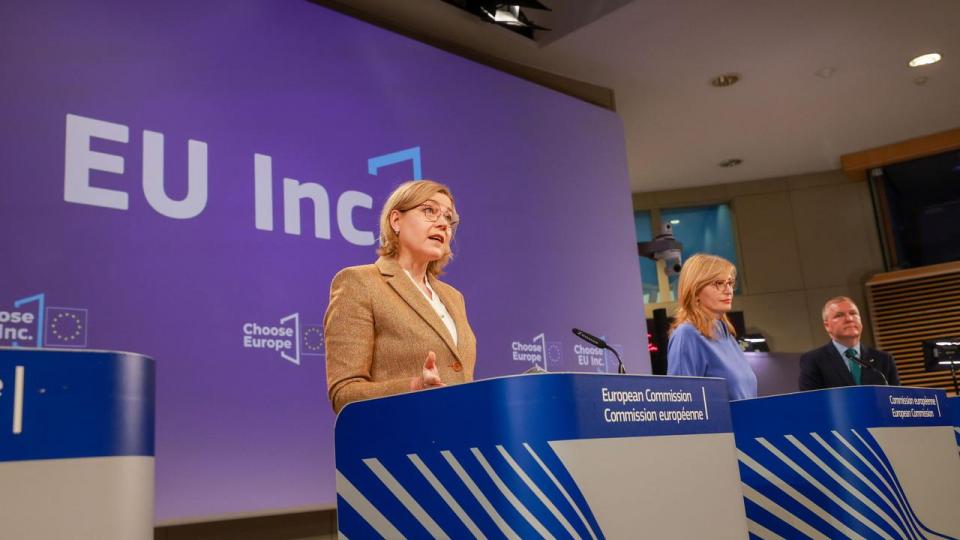 Henna Virkkunen, EU's næstformand og kommissær for bl.a. teknologisk sikkerhed, Ekaterina Zaharieva, EU-kommissær for bl.a. startups og innovation, og Michael McGrath, EU-kommissær for bl.a. demokrati og retssikkerhed, fremlagde den prestigefyldte pakke EU Inc. eller det 28. regime i marts. Målet er at skabe et iværksættermiljø i Europa, der bliver en magnet for talent og kapital. 
