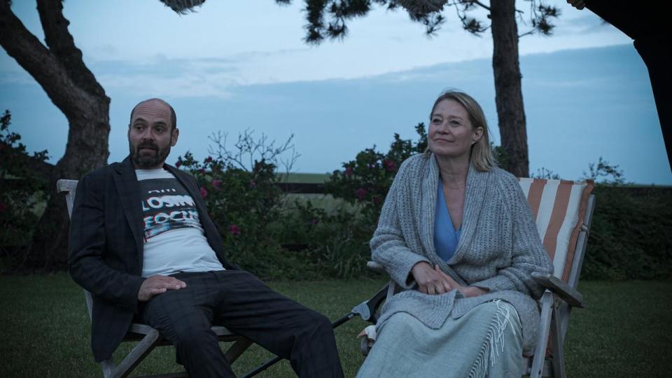Trine Dyrholm som Ane og David Dencik som Thomas spiller suverænt i det rørende og vedkommende drama “Begyndelser”. Hvad vil du gøre, hvis du er midt i en skilsmisse, og din partner får en blodprop i hjernen?