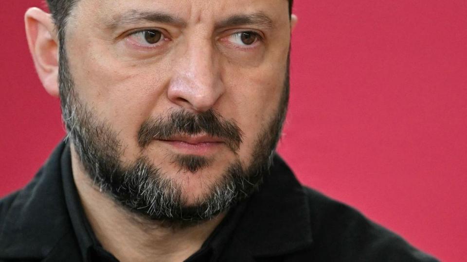 Zelenskyj siger ifølge NBC News, at der stadig er hastighedsbegrænsning på Ukraines brug af Starshield. Systemet bruges til kommunikation og droneoperationer på slagmarken.