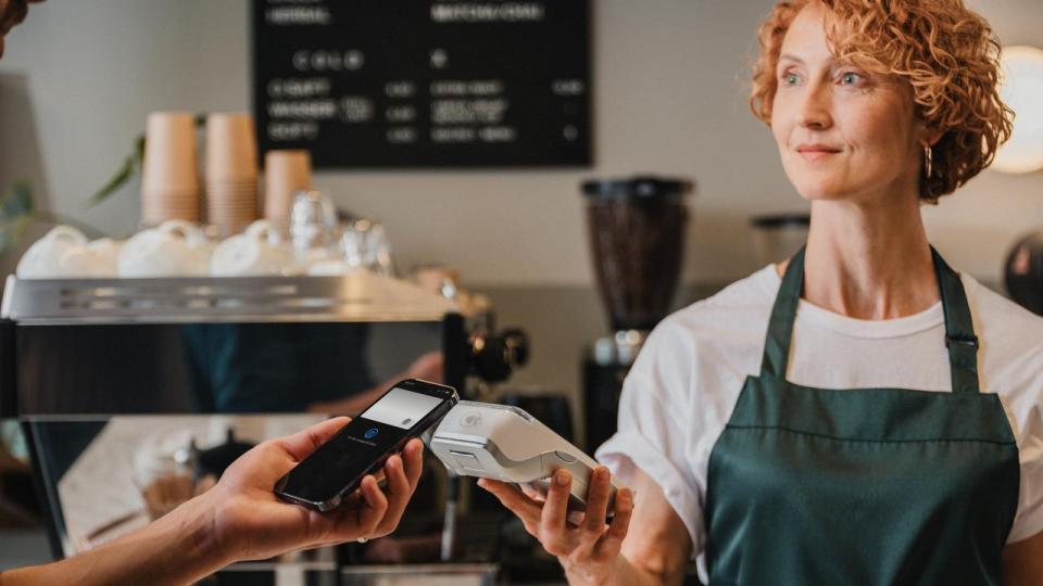 Clearhaus kan nu hjælpe fysiske butikker i Danmark med at modtage betalinger og gør det dermed lettere for små og mellemstore virksomheder at håndtere salg på tværs af både butik og online.