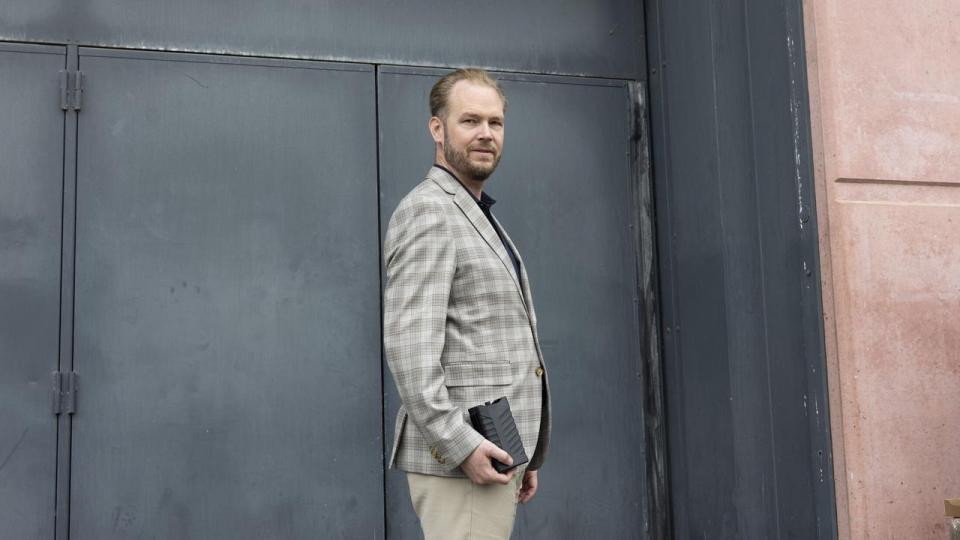 Dan Hermansen, adm. direktør og medejer af Mydefence, står, ligesom kapitalfonden Bridgepoint, til at blive forgyldt, hvis virksomheden bliver solgt for et stort milliardbeløb. 