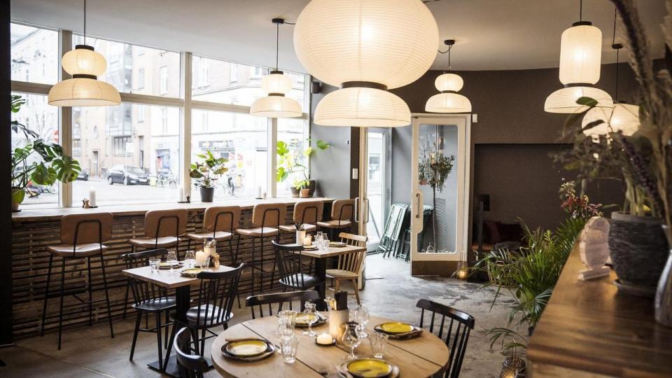 Flere restauranter laver pladser til folk, der går ud og spiser alene.