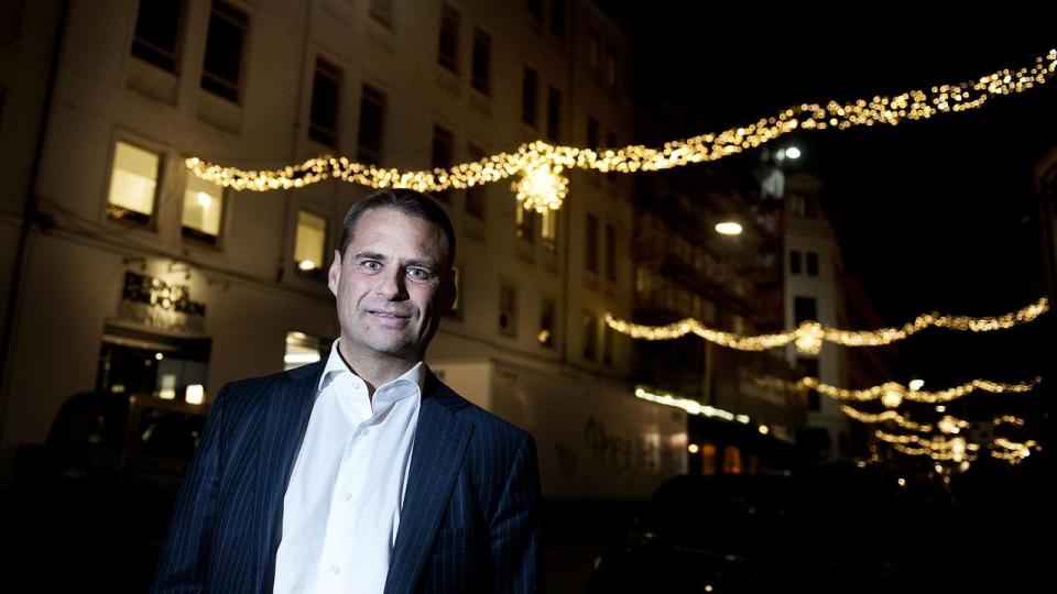 Kim Fournais, direktør og medstifter af Saxo Bank, har aldrig set så mange banditter i forskellige afskygninger, der prøver at stjæle folks penge. Til gengæld er bankrøverier yt.
