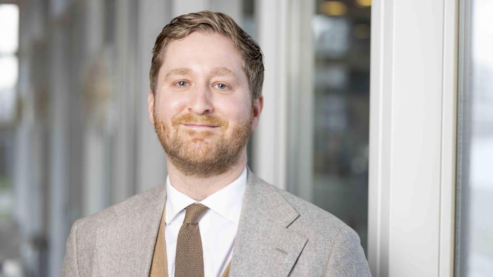 “Udviklingen går den forkerte vej bag de offentlige skriveborde – desværre! Det er ganske enkelt ikke holdbart,” skriver Alexander Søndergaard.