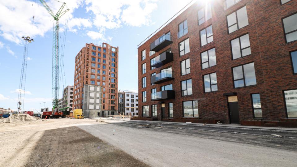 Ved dette område mellem jernbanen og Grønttorvet har DSB Ejendomsudvikling A/S og FB Gruppen indgået aftale om at opføre lejeboliger på 29.000 kvm. Et fælles selskab skal opføre og efterfølgende drive ejendommen.PR-illustration.