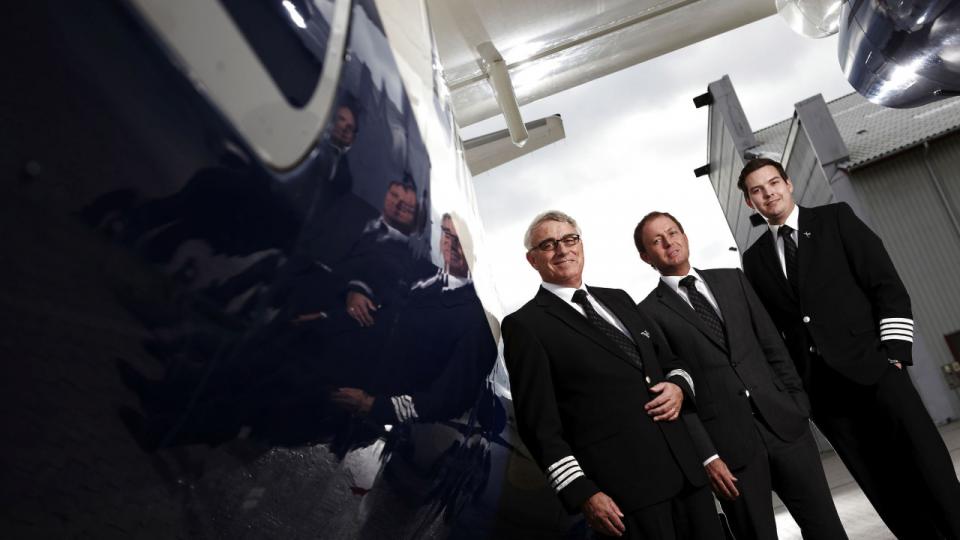 Ejer og stifter af Sun-Air, Niels Christian Sundberg (t.v.) og adm. direktør Kristoffer Sundberg (t.h.), i midten ses den tidl. kommercielle direktør, Kristian Tvergaard, der for nylig har forladt stillingen. PR-foto