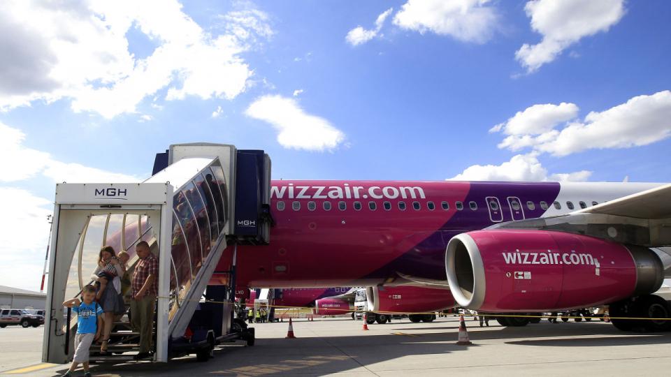 Wizz Air, ungarsk lavprisselskaber, har under hele nedlukningen haft fire ugentlige ruter til de rumænske byer Bukarest (billedet) og Iasi. Foto: Bernadett Szabo/Reuters/Ritzau Scanpix