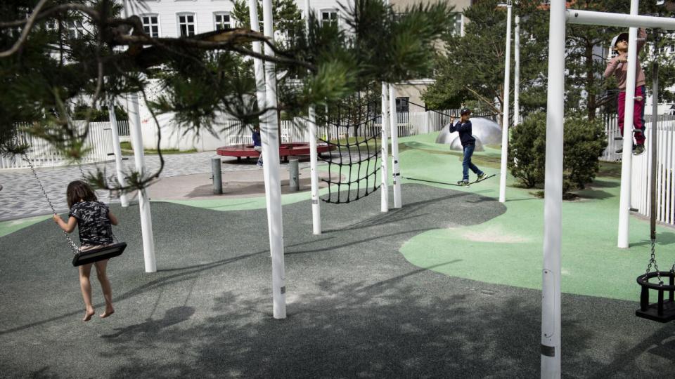 Måske kan en grøn indkøbsuddannelse hjælpe danske kommuner til hæve krav til klima og miljø, når der købes ind, foreslår direktør for legepladsproducenten Kompan i Danmark og Norge. Arkivfoto: Sofie Mathiassen/Ritzau Scanpix