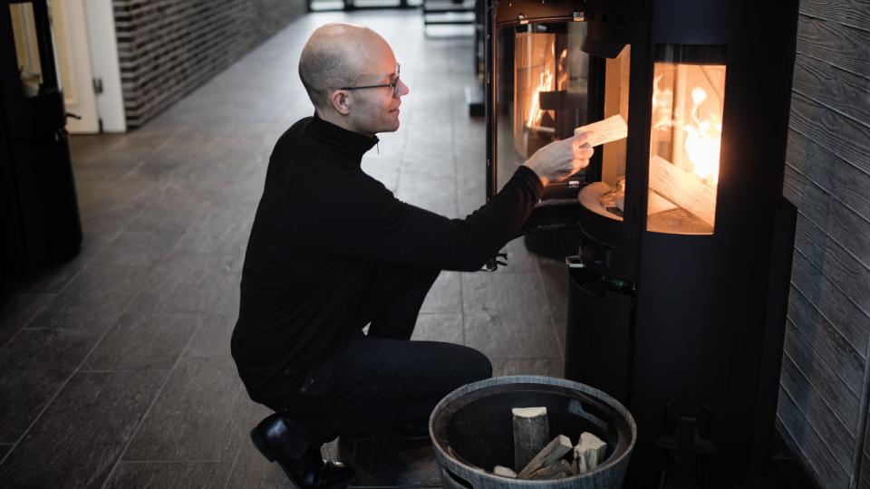 Direktør og ejer Christian Skovbo, Aduro, er sammen med resten af brændeovnsproducenterne presset af helt vild efterspørgsel og forsyningsproblemer. Arkivfoto: Andreas Bang Kirkegaard