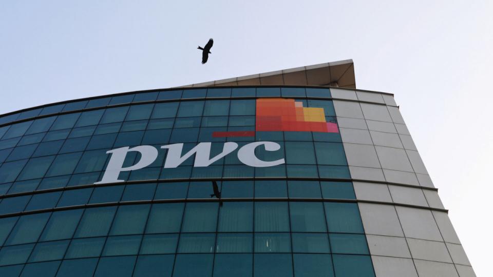 PwC vil skære 2,4 pct. af den samlede britiske medarbejderstab. Arkivfoto: Danish Siddiqui/Reuters/Ritzau Scanpix