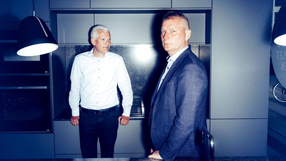 Hovedaktionær Per Christensen (t.v.) og adm. direktør Erik Høj har fået overskud i køkkenfirmaet Designa. Arkivfoto: Jeppe Bøje Nielsen