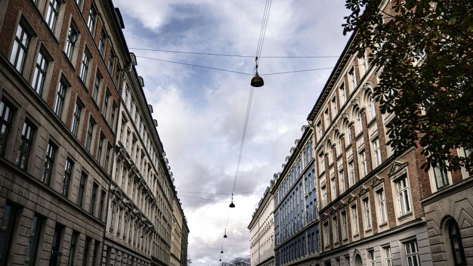 Lejlighedspriserne er accelereret på Frederiksberg og i København. Slå koldt vand i blodet, lyder det fra køberrådgiver. Arkivfoto: Thomas Lekfeldt/Ritzau Scanpix