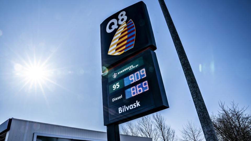Fremover skal der også fremgå en elpris på Q8's tankstationer, fortæller selskabet. Arkivfoto: Henning Bagger/Ritzau Scanpix