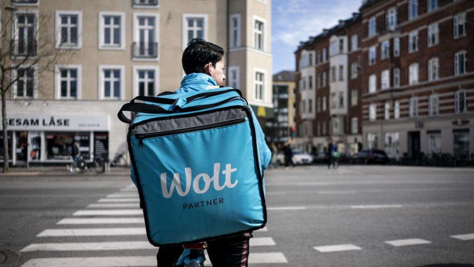 Wolt-bude er blevet mere synlige i gadebilledet i coronakrisen. Små og store platforme breder sig i erhvervslivet og forsøger at tage en position mellem andre virksomheder og disses kunder. Arkivfoto: Liselotte Sabroe/Ritzau Scanpix