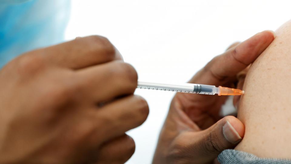 Ny vaccine mod covid-19 indleder det sidste og afgørende fase 3 forsøg. Hvis udfaldet et positivt, kan vaccinen forventes at være klar til brug i udgangen af 2021. Arkivfoto: Stringer/Reuters/Ritzau Scanpix