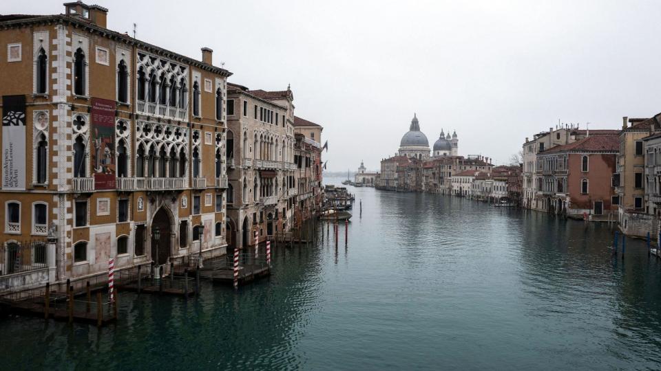 En nye bølge nedlukninger har ramt Venedig og store dele af Italien, der sammen med flere andre store EU-lande er ramt af en tredje bølge af covid-19. Foto: Marco Bertorello/AFP/Ritzau Scanpix