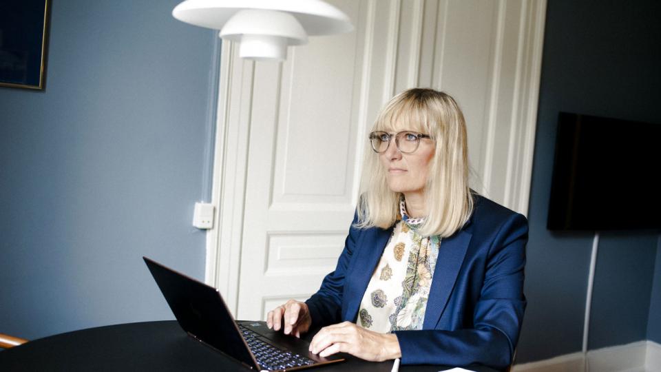 Hanne Roj-Larsen ville aldrig doble op i enkeltaktier, der er faldet voldsomt i kurs, men gerne i indeks. Foto: Andreas Vinther