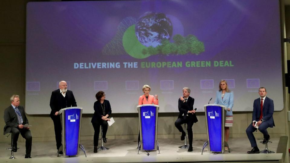 "Den fælleseuropæiske klimapolitik har nemlig enorm betydning for danske virksomheder, borgere og fællesskabet. Især bør vi rette øjnene mod udspillets ambitionsniveau," skriver Jonas Schytz Juul, cheføkonom, Fagbevægelsens Hovedorganisation. Foto: Yves Herman/Reuters/Ritzau Scanpix