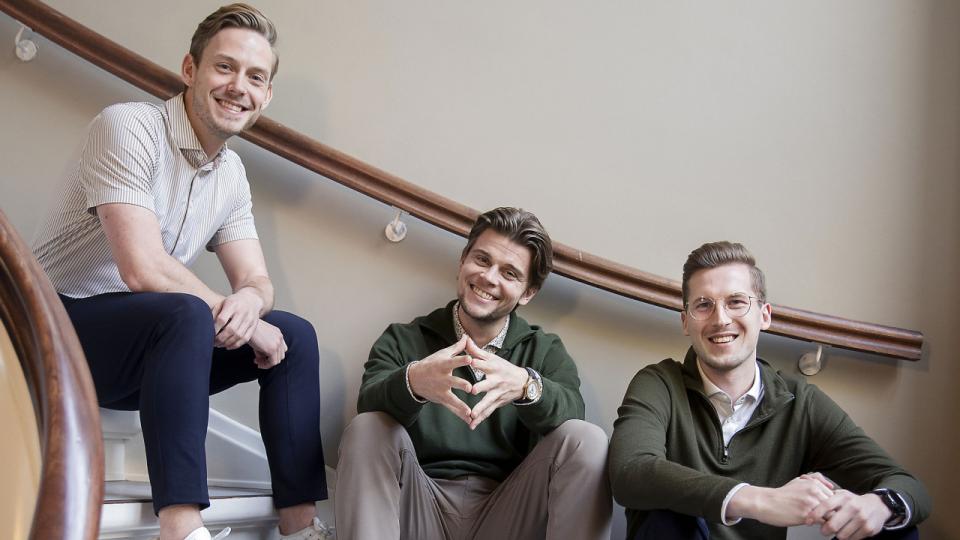 Frem til udgangen af 2024 står Shaping New Tomorrow for hele garderoben til fodboldlandsholdet. Stiftere af brandet Kasper Ulrich (t.v.), Christopher bak (i midten) og Christian Aachmann (t.h.) Arkivfoto: Cathrine Ertmann