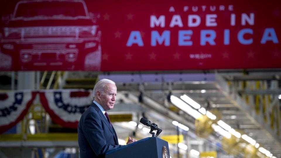 Præsident Joe Biden taler på en General Motors fabrik i Detroit, Michigan, hvor man producerer elbiler. Foto: Nic Antaya/AFP/Ritzau Scanpix