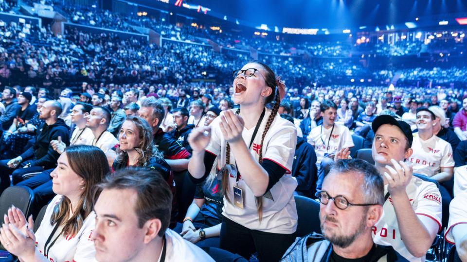 Græsrodsbevægelser og ildsjæle har skabt fundamentet for en dansk førerposition inden for e-sport. Hvor det tidligere foregik på den lokale netcafé, er det nu rykket ind i kæmpestore arenaer verden over, som københavnske Royal Arena. Arkivfoto: Rasmus Flindt Pedersen/Ritzau Scanpix