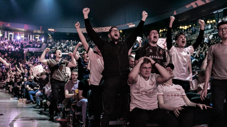 Tilskuerne går op i det med liv og sjæl, når Danske Blast arrangerer e-sportturneringer verden over. Her jubler fans under et tidligere event i københavnske Royal Arena. Arkivfoto: Rasmus Flindt Pedersen/Ritzau Scanpix