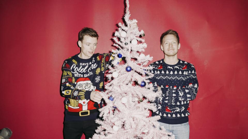 Jesper Ahm Sørensen og Christoffer Henriksen har siden 2016 solgt julesweatre og har netop vundet deres første Børsen Gazelle for firmaets vækst. Foto: Tobias Nicolai