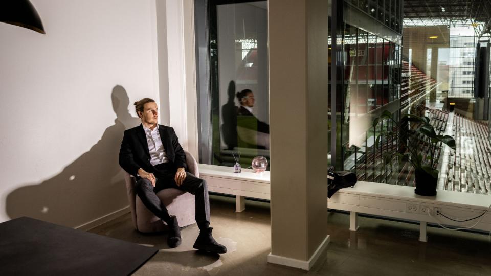 Alexander Leo-Hansen, head of outreach i Obsidian, implementerede kunstig intelligens i virksomheden i efteråret 2021. Foto: Simon Fals