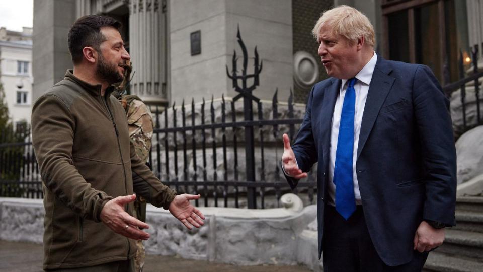 Tidligere på måneden besøgte Storbritanniens premierminister, Boris Johnson, Ukraines præsident, Volodymyr Zelenskyj, i Kyiv. Arkivfoto: Stringer/AFP/Ritzau Scanpix