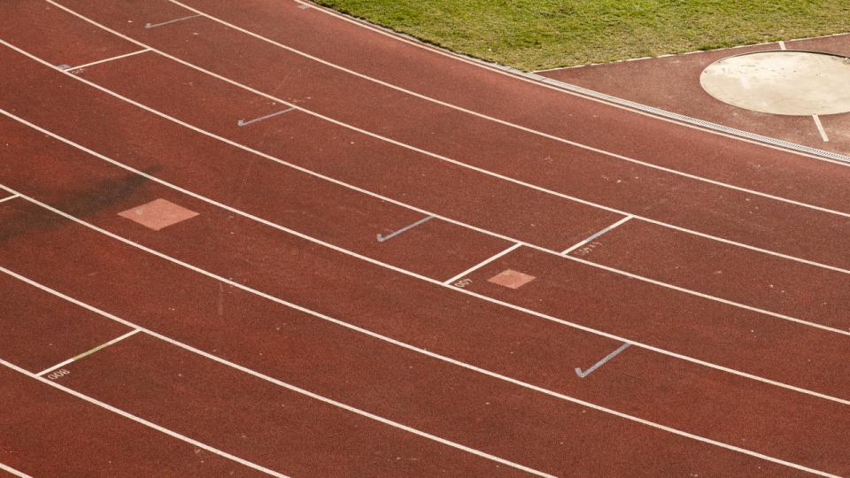 Atletikbanen mellem tilskuerpladserne og banen har været et kritikpunkt hos AGF-fans. Foto: Anne-Dorthe Søgaard Jensen