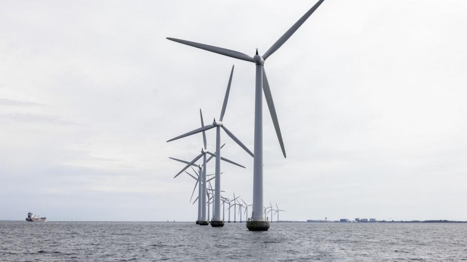 Energistyrelsen satte i februar en række ansøgninger om havvindmøller i bero. Her ses møller, der er sat op ved Middelgrunden ved København. Foto: Simon Fals.