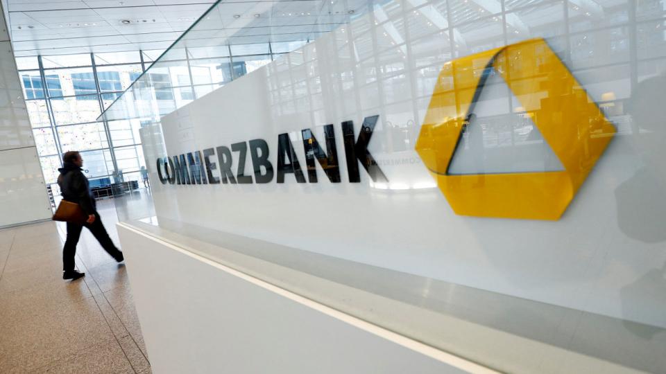 Commerzbank med hovedsæde i Frankfurt er en af de europæiske banker der har klaret sig godt i 2023. Arkivfoto  REUTERS/Ralph Orlowski