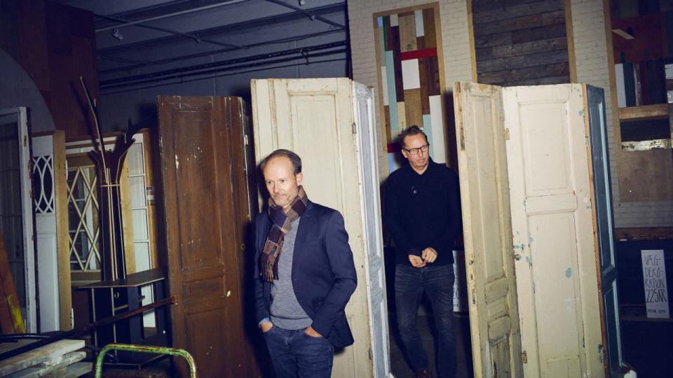 Større krav om klimaaftryk til byggeriet bliver en realitet efter nytår. På billederne ses Troels Aggersbo fra Enemærke & Pedersen (forrest) og Jesper Holmberg fra Genbyg. Foto: Thomas Nielsen