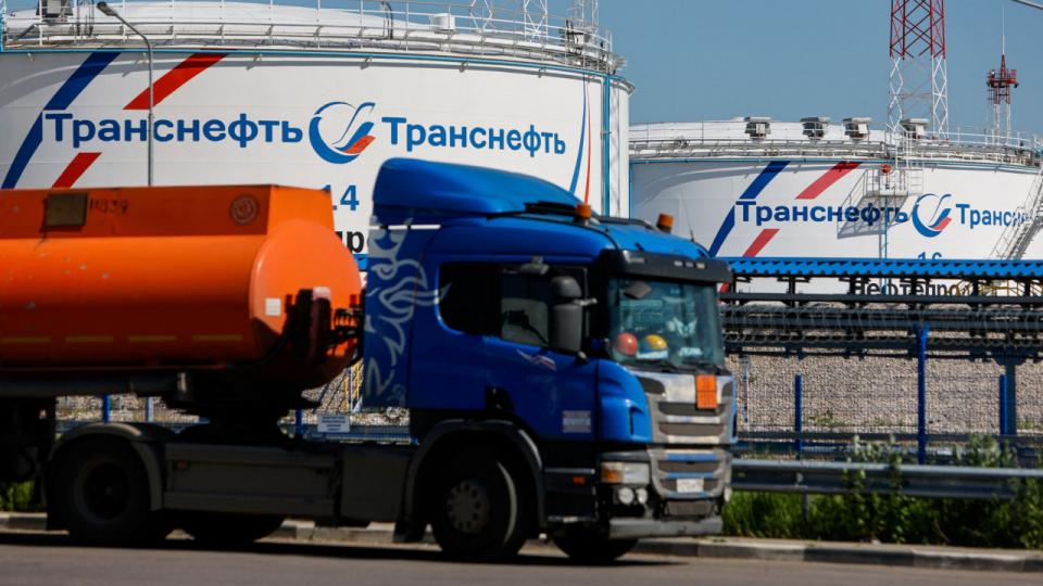 Russisk olie sælges trods sanktioner over meget af verden. Her fra Volodarskaya LPDS, ejet af Transneft, i landsbyen Konstantinovo i Moskva-regionen. Foto: Maxim Shemetov/Reuters/Ritzau Scanpix