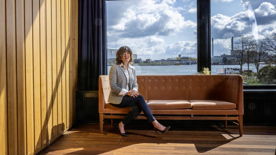Linda Yates, forfatter, skriver i bogen “The Unicorn Within”, at store virksomheder har gode muligheder for at slå små tech-iværksættere, hvis deres ledere lærer at bruge de samme værktøjer som iværksætterne i Silicon Valley. Interviewet kan høres i Børsens podcast “Topchefernes strategi”. Foto: Simon Fals