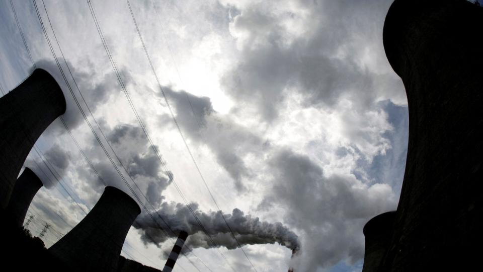 Det kommende års europæiske valg bliver helt afgørende for Europas klimaomstilling, vurderer seniorforsker Susi Dennison. Her ses det kulfyrede kraftværk Belchatow i Polen. Arkivfoto: Peter Andrews/Reuters/Ritzau Scanpix