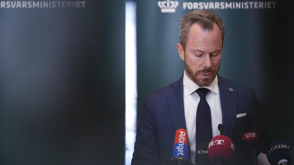 Forsvarsminister Jakob Ellemann-Jensen (V) vil have uvildige advokater til at undersøge våbensag. Foto: Emil Helms/Ritzau Scanpix
