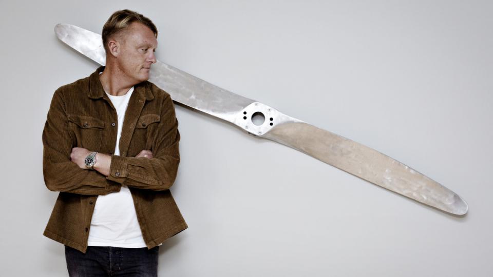 Bjarke Hansen, stifter af Primo Tours i Ringkøbing, er efter endnu et stort opkøb i dag topchef for en koncern med 15 rejevirksomheder og forventning om endnu flere. Foto: Astrid Dalum.